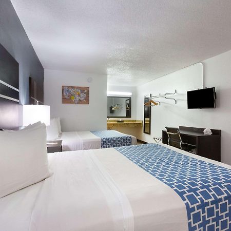 Econo Lodge Литония Екстериор снимка
