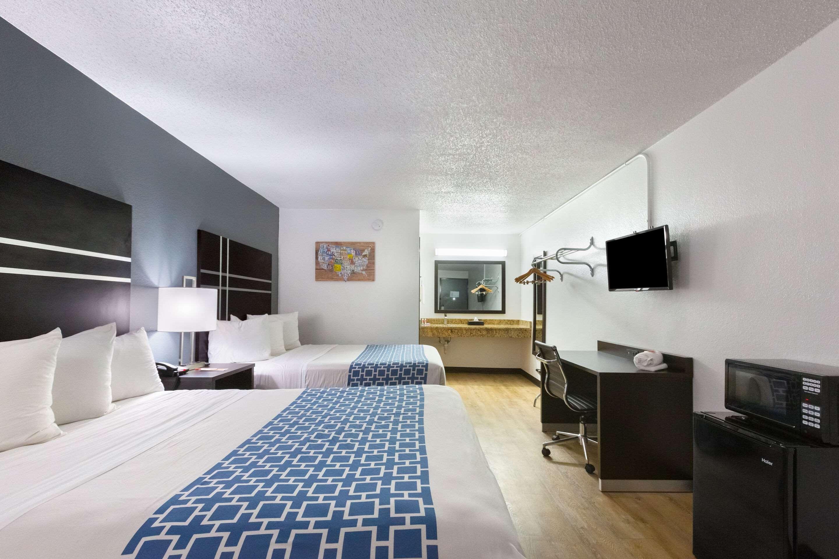Econo Lodge Литония Екстериор снимка