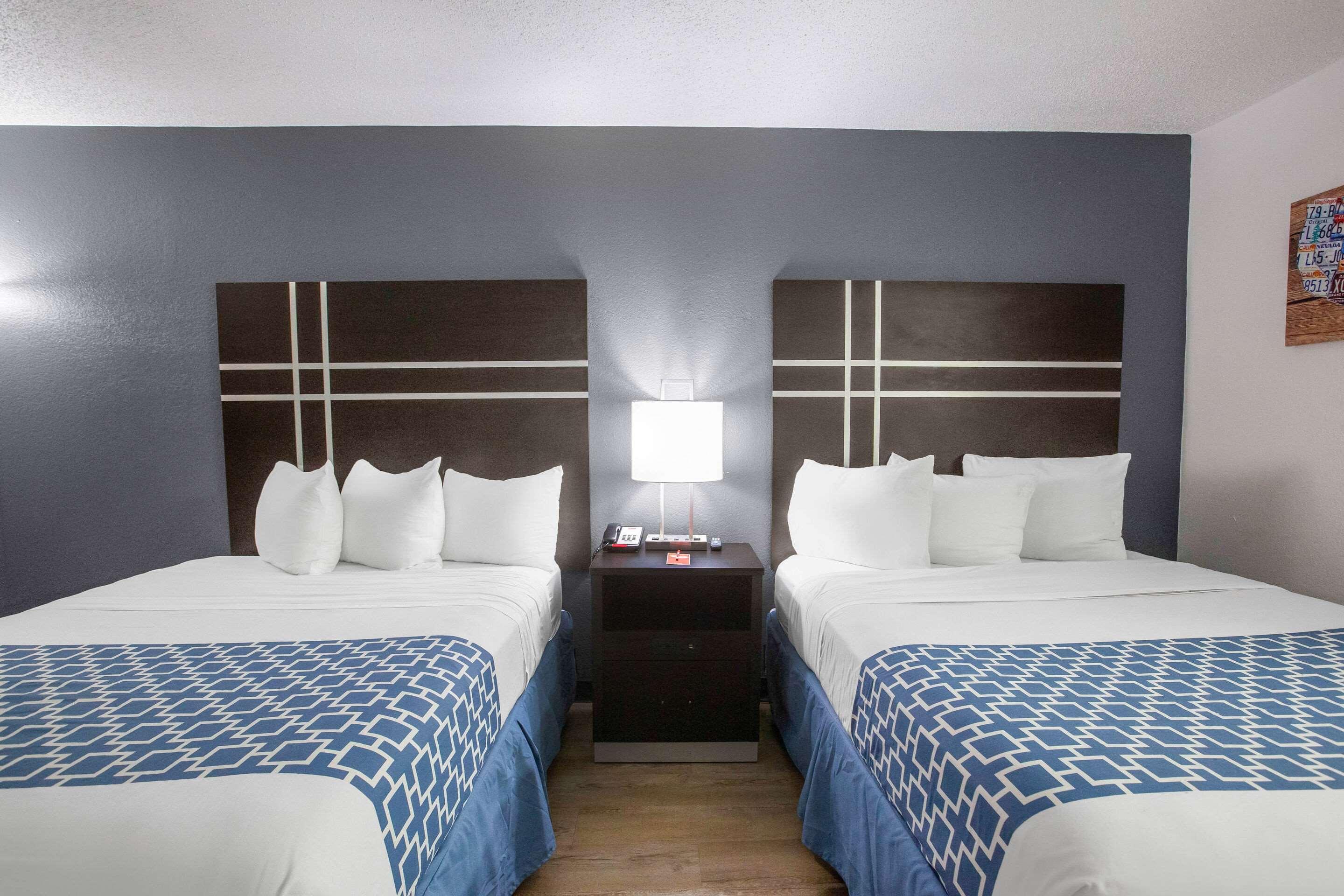 Econo Lodge Литония Екстериор снимка