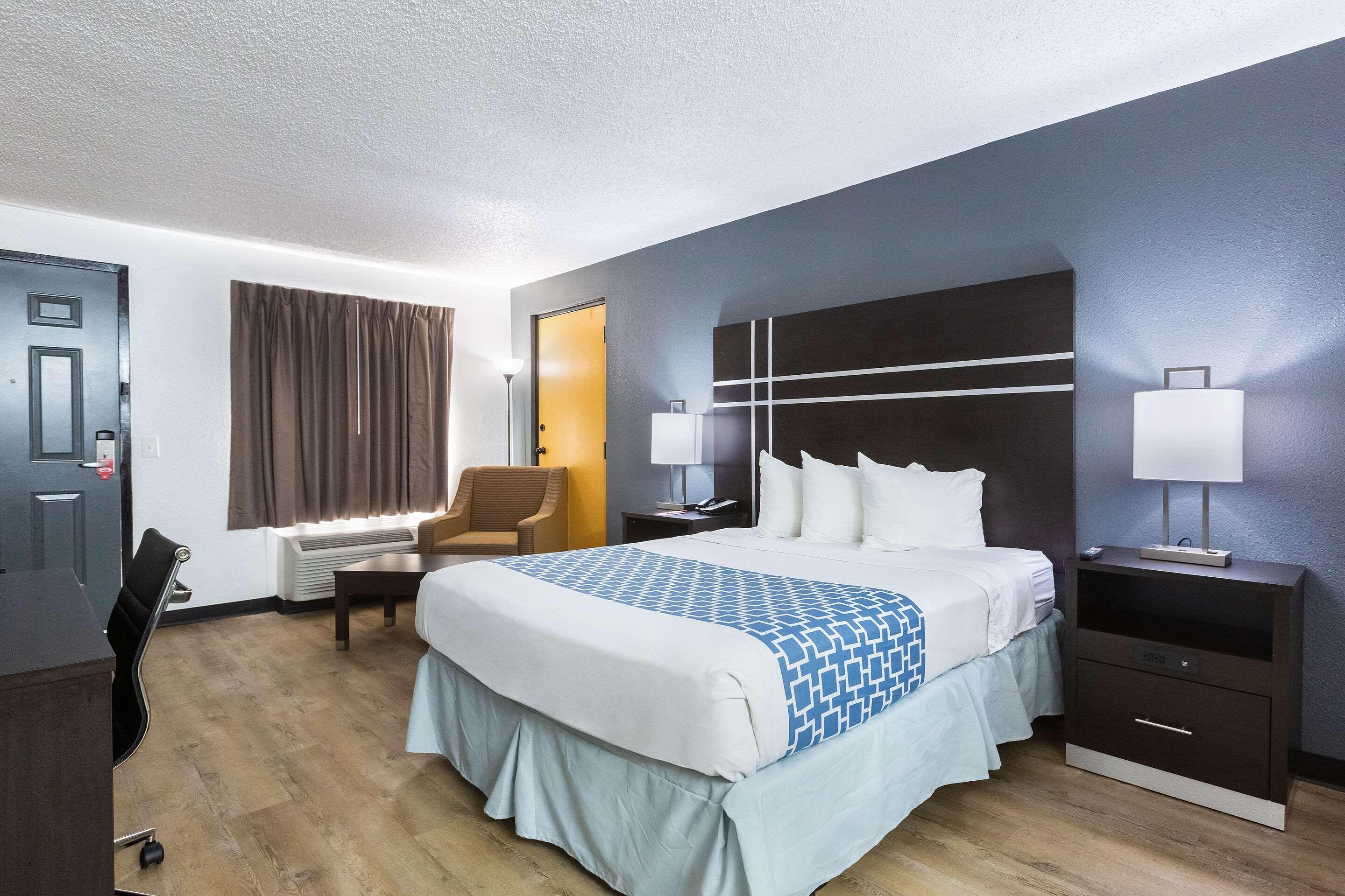 Econo Lodge Литония Екстериор снимка