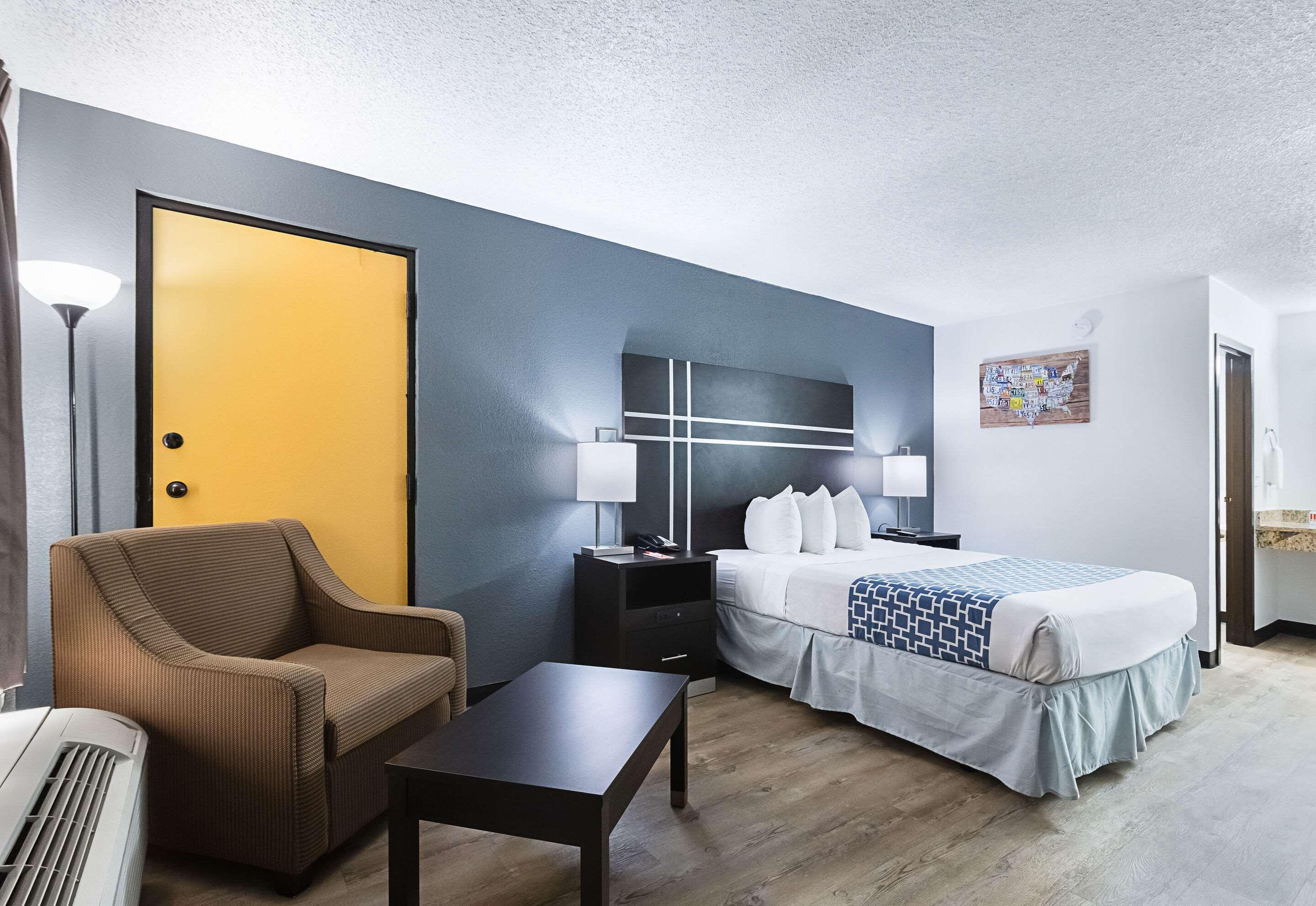 Econo Lodge Литония Екстериор снимка