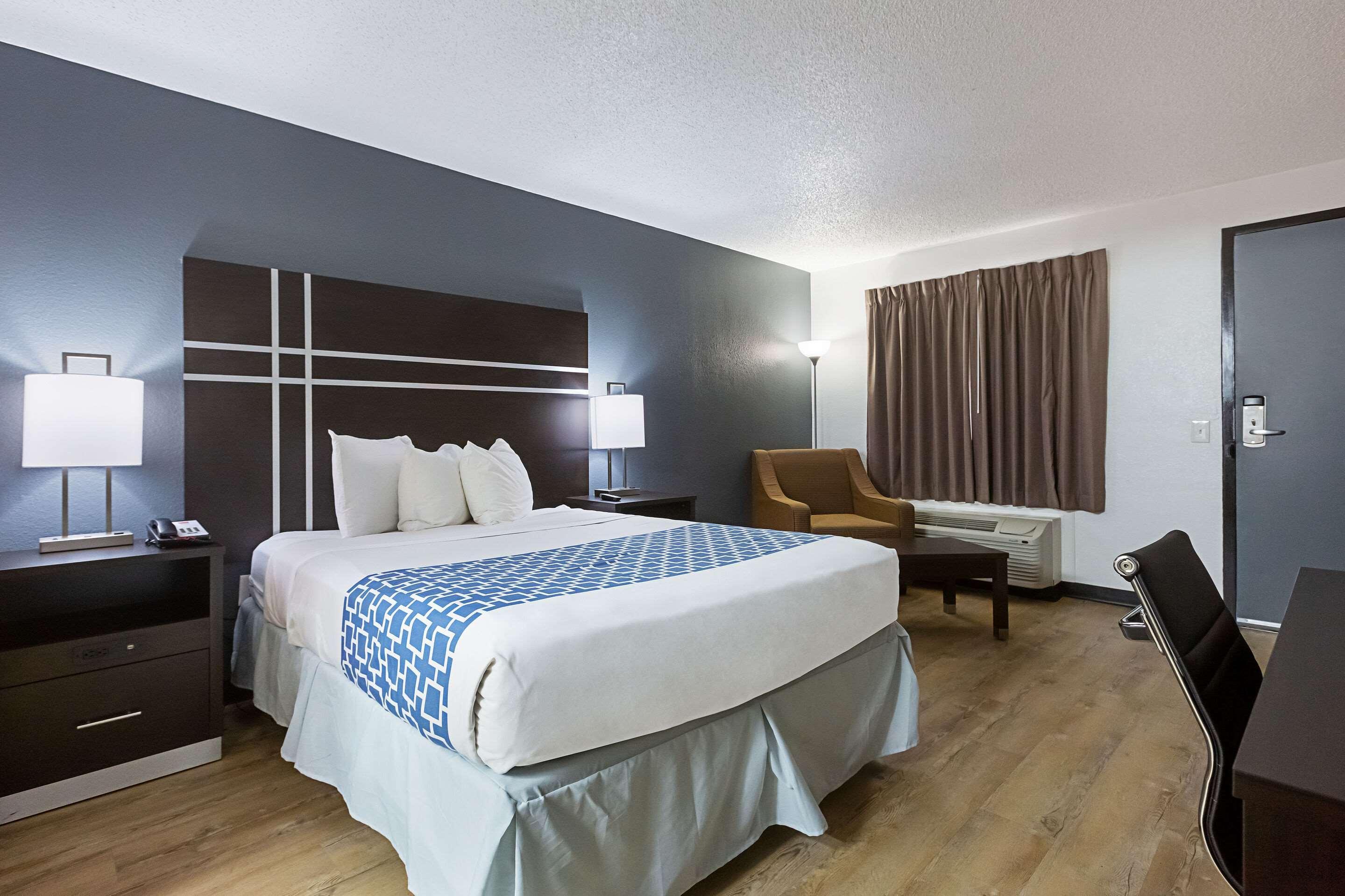 Econo Lodge Литония Екстериор снимка