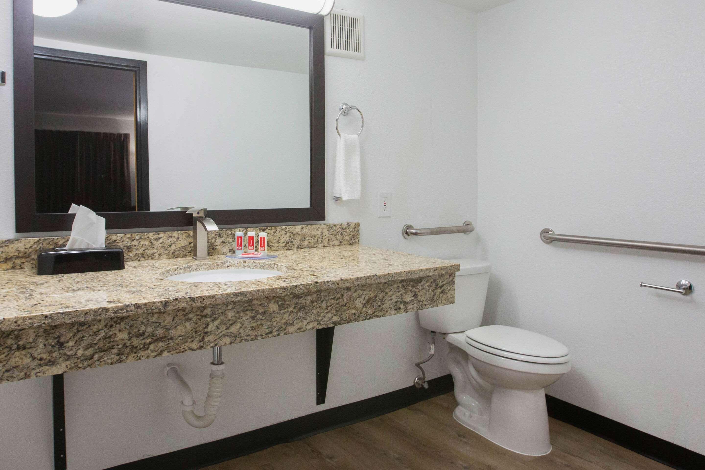 Econo Lodge Литония Екстериор снимка