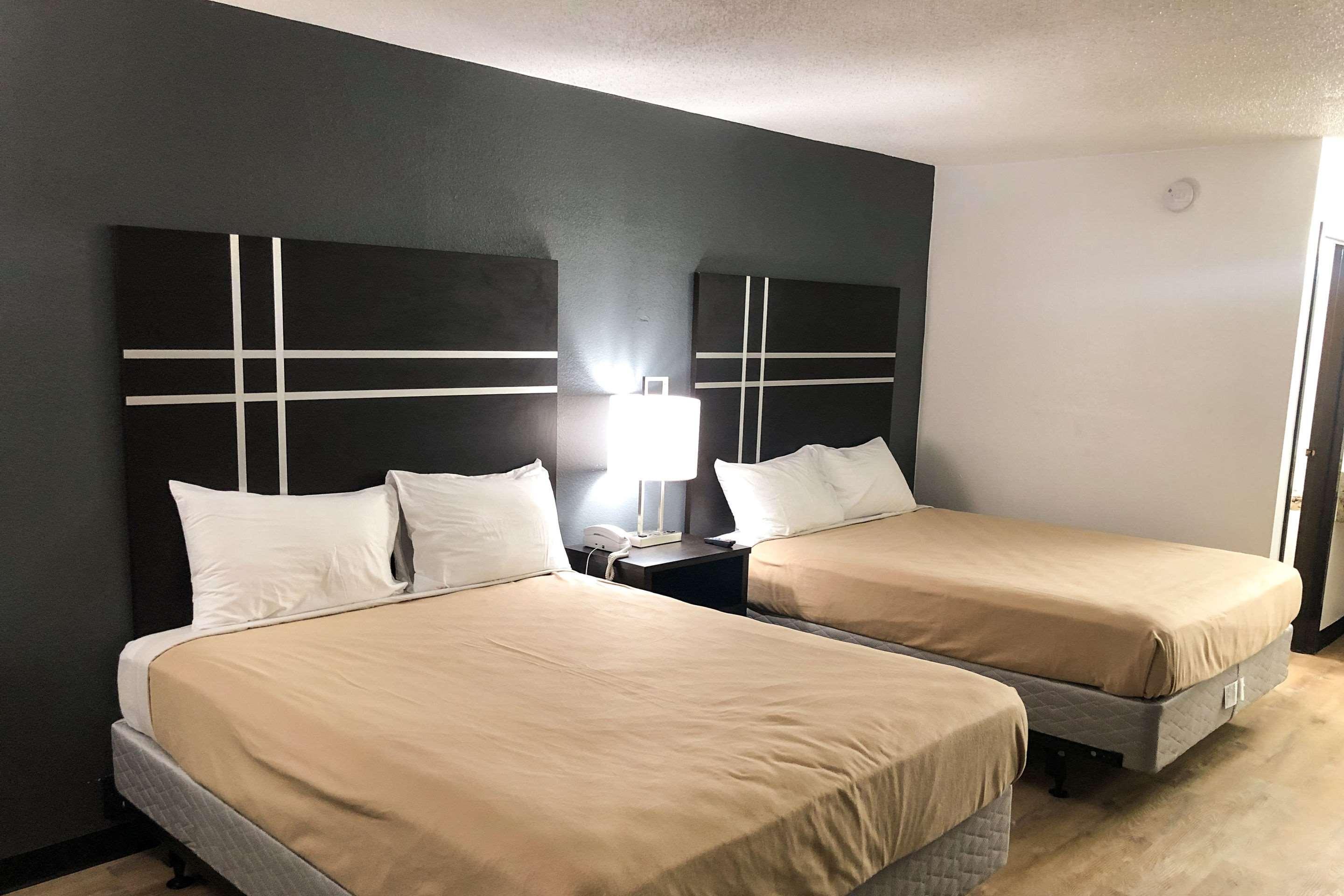 Econo Lodge Литония Екстериор снимка