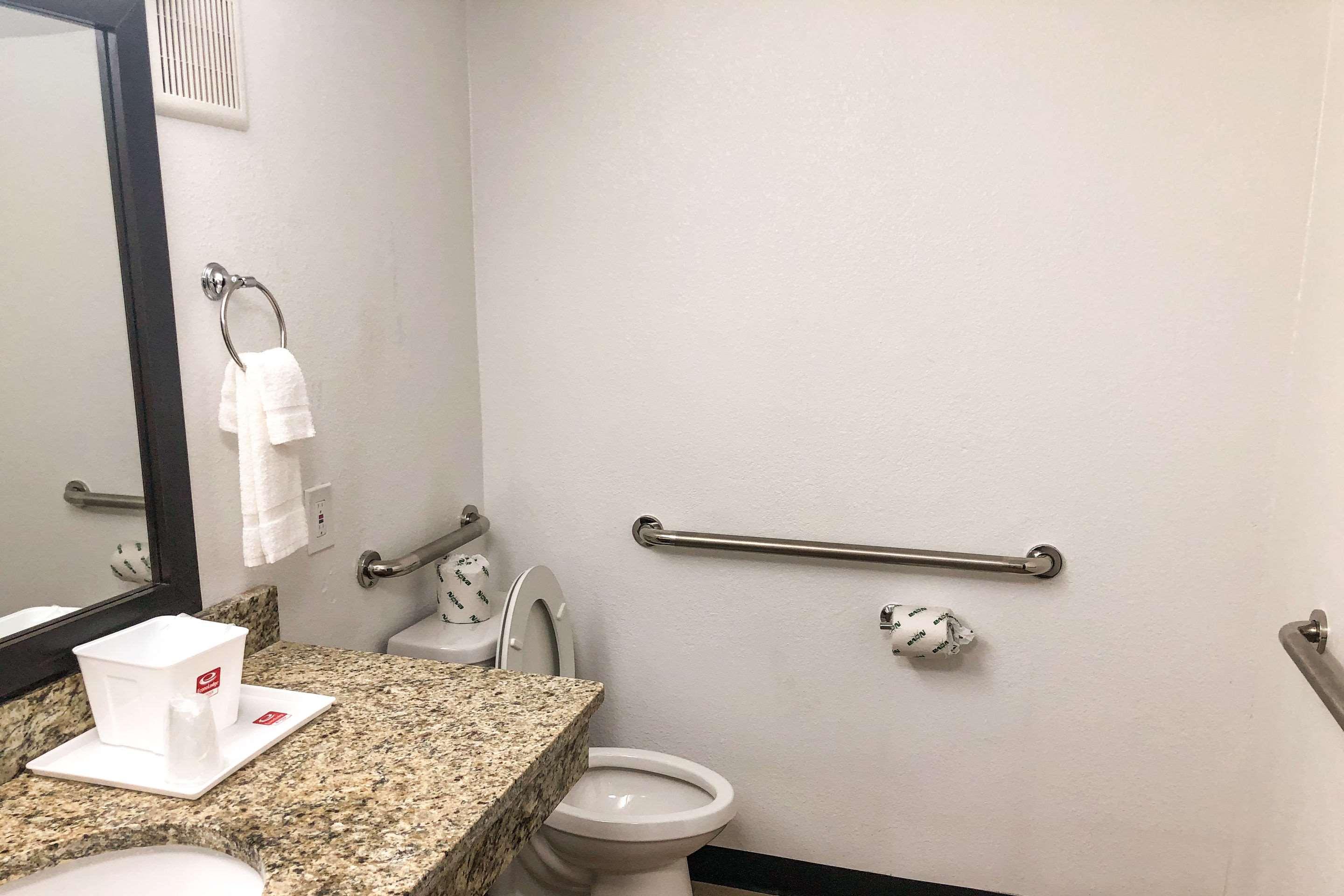 Econo Lodge Литония Екстериор снимка