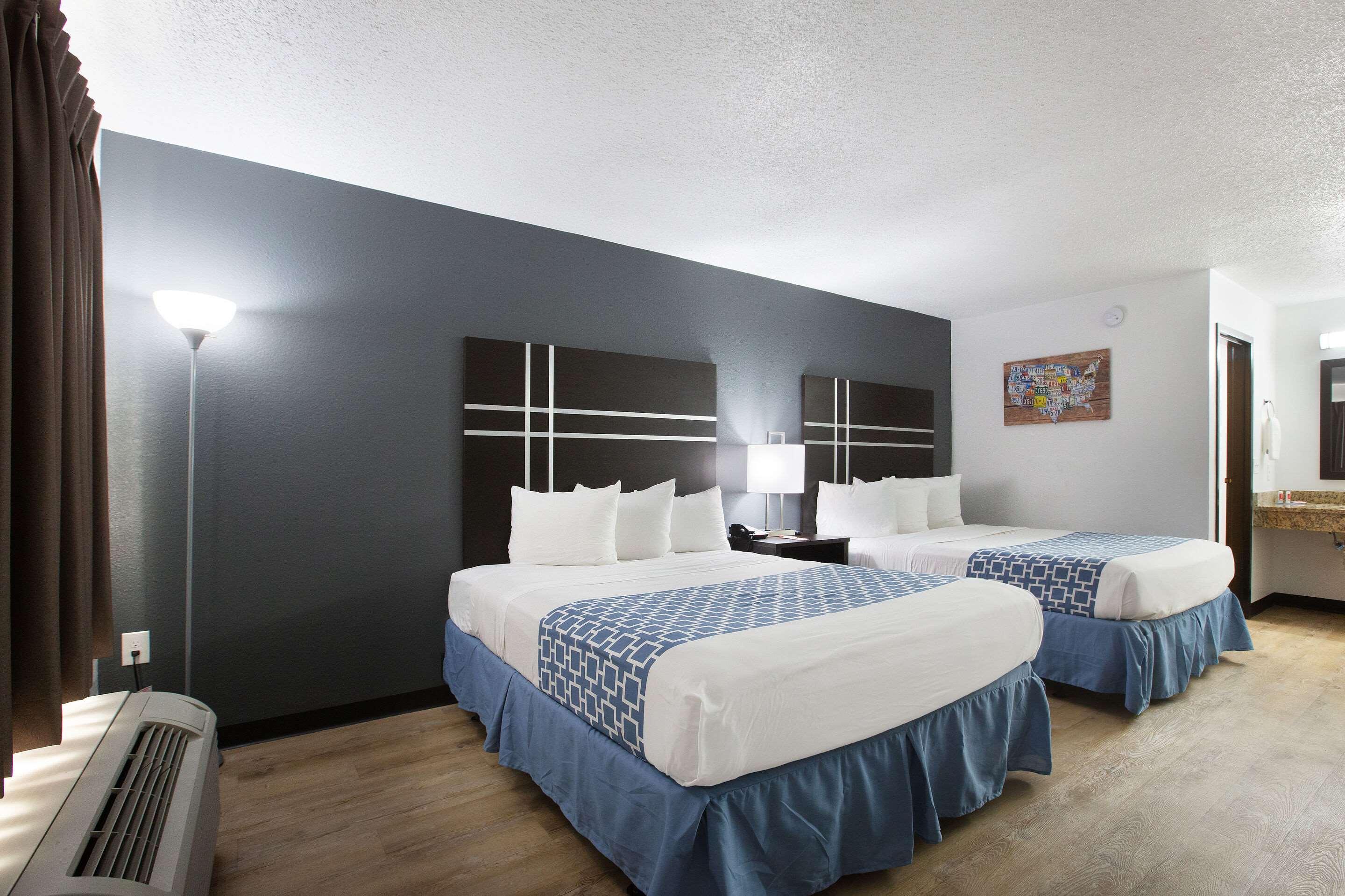 Econo Lodge Литония Екстериор снимка