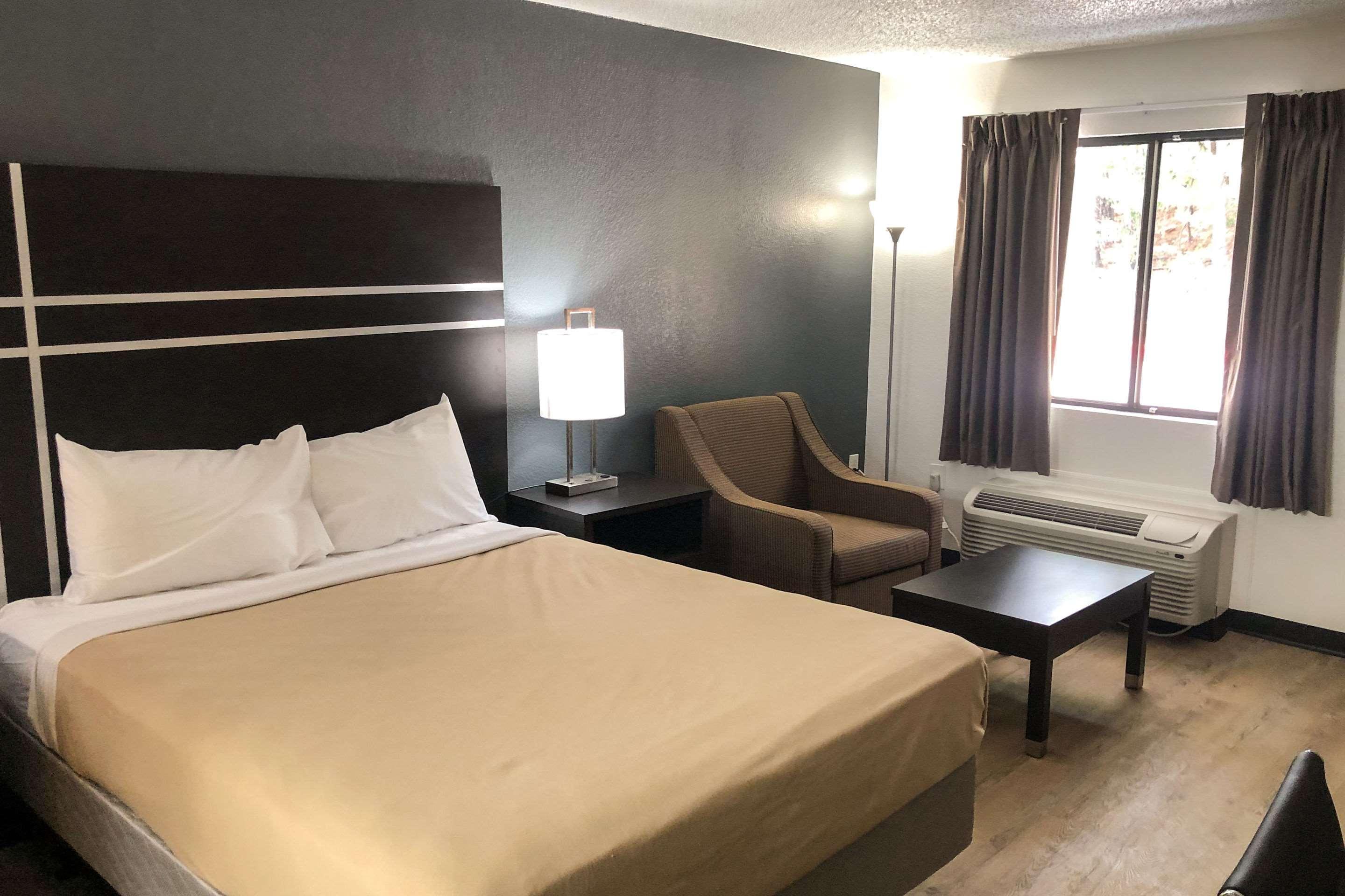 Econo Lodge Литония Екстериор снимка