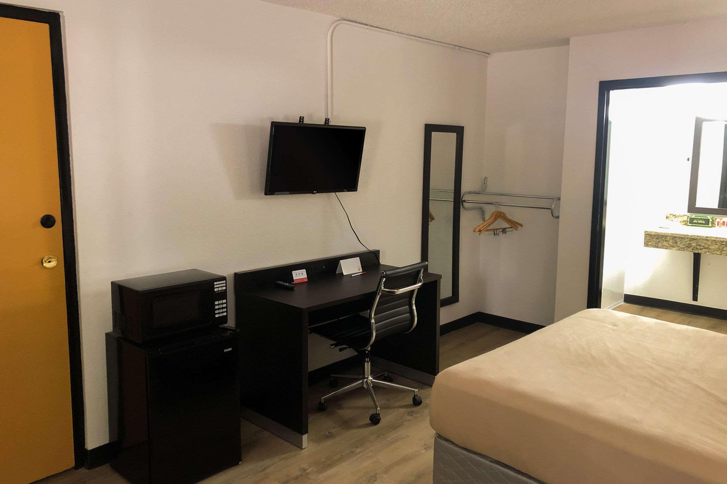 Econo Lodge Литония Екстериор снимка