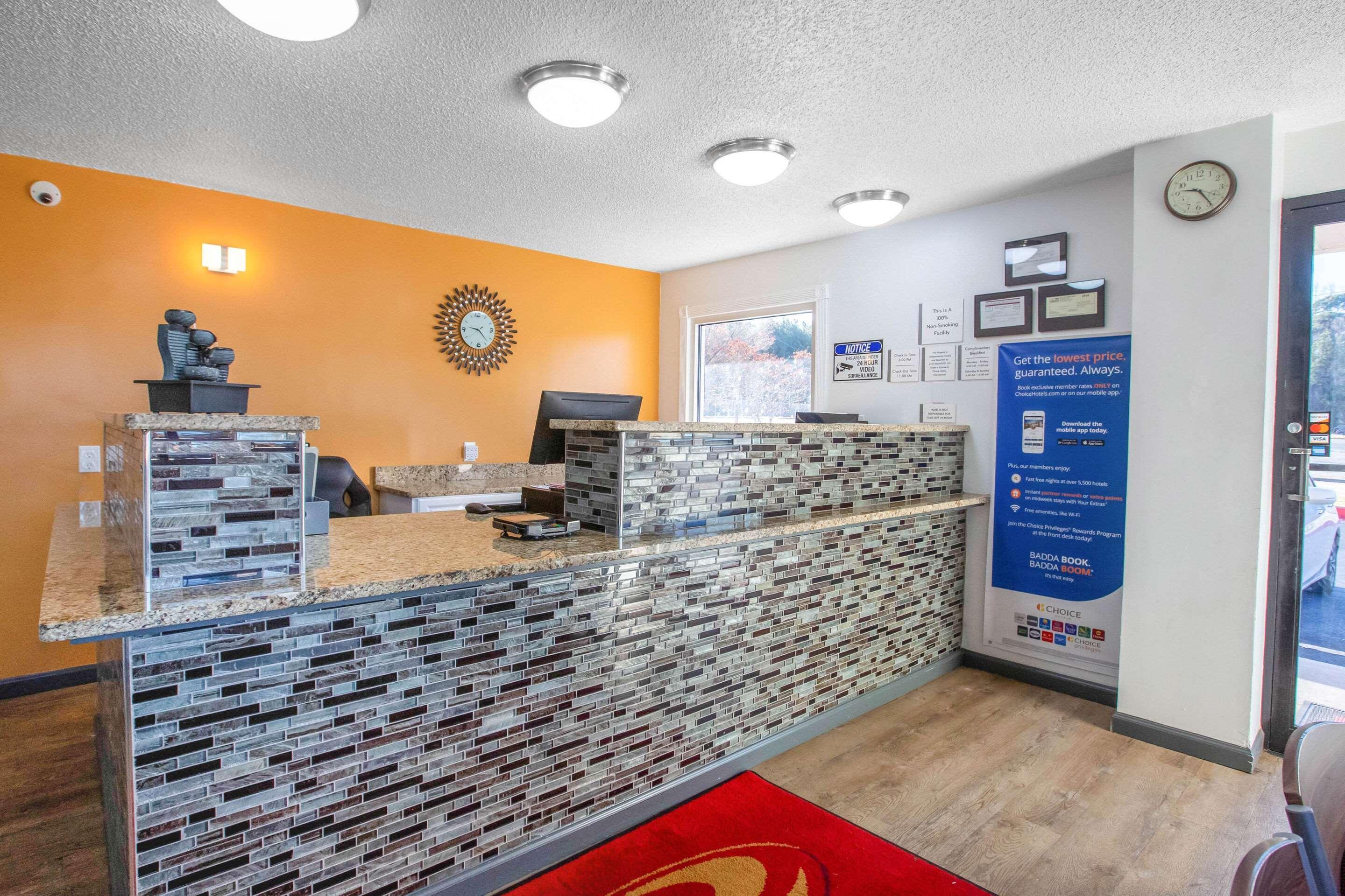 Econo Lodge Литония Екстериор снимка