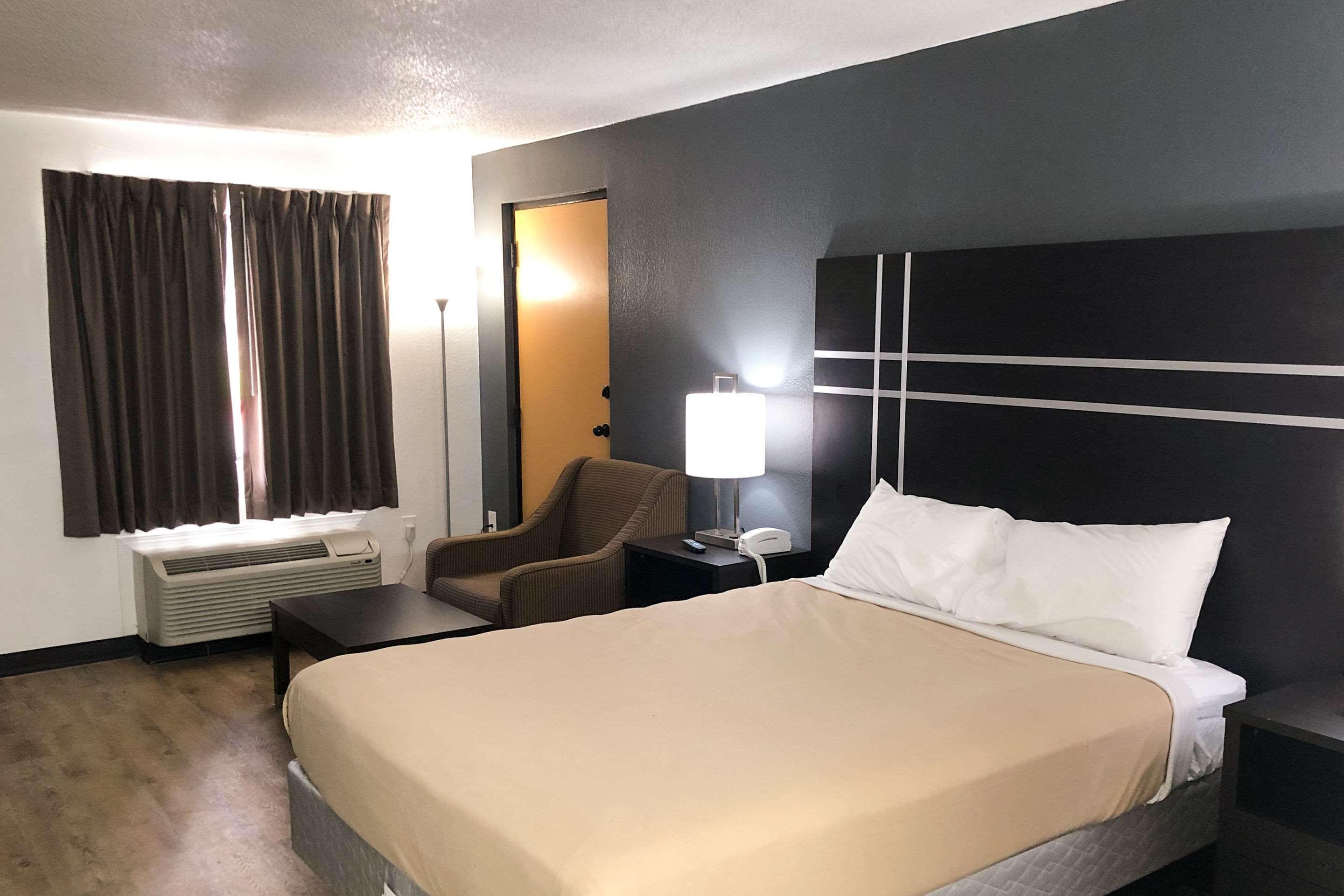 Econo Lodge Литония Екстериор снимка