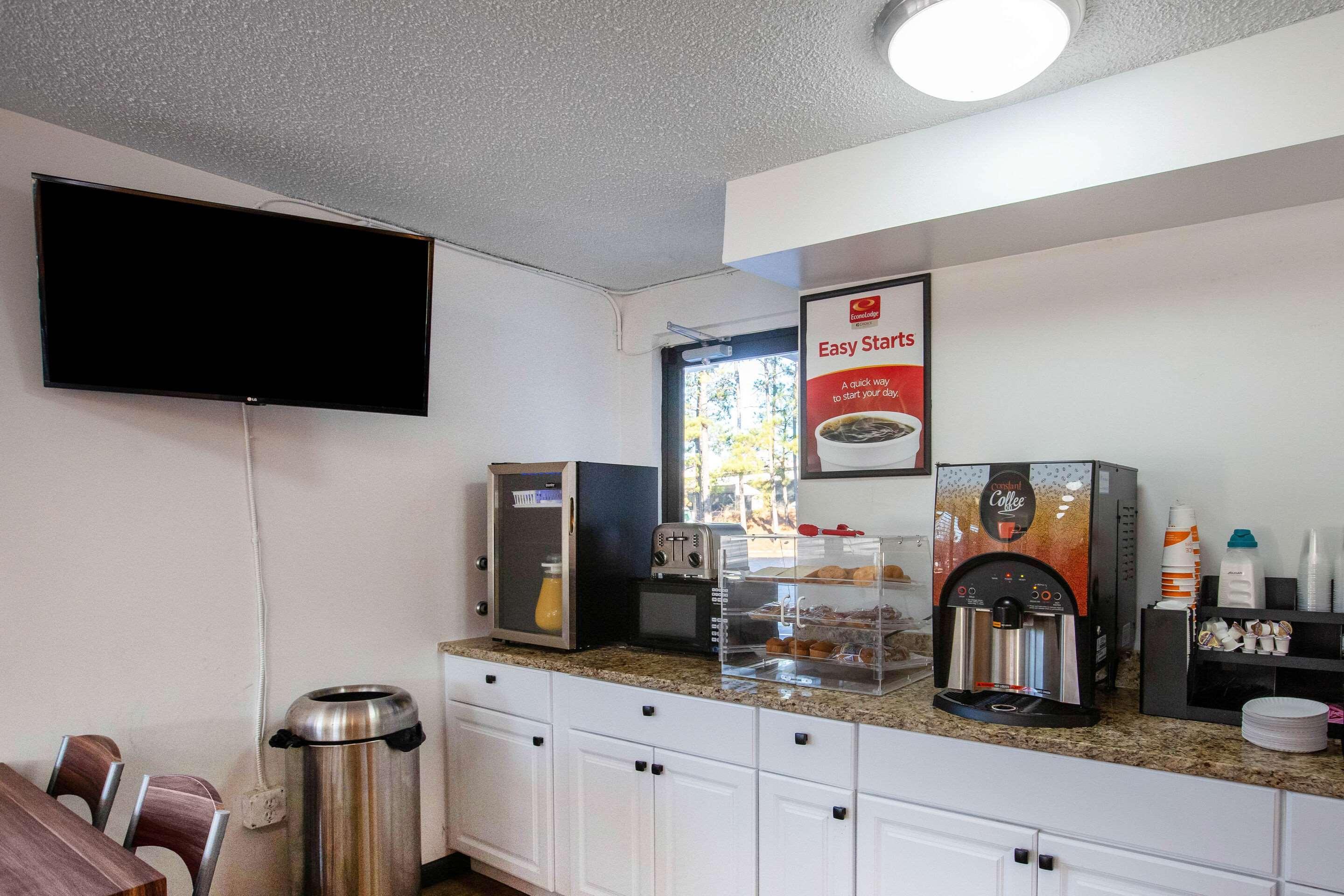 Econo Lodge Литония Екстериор снимка