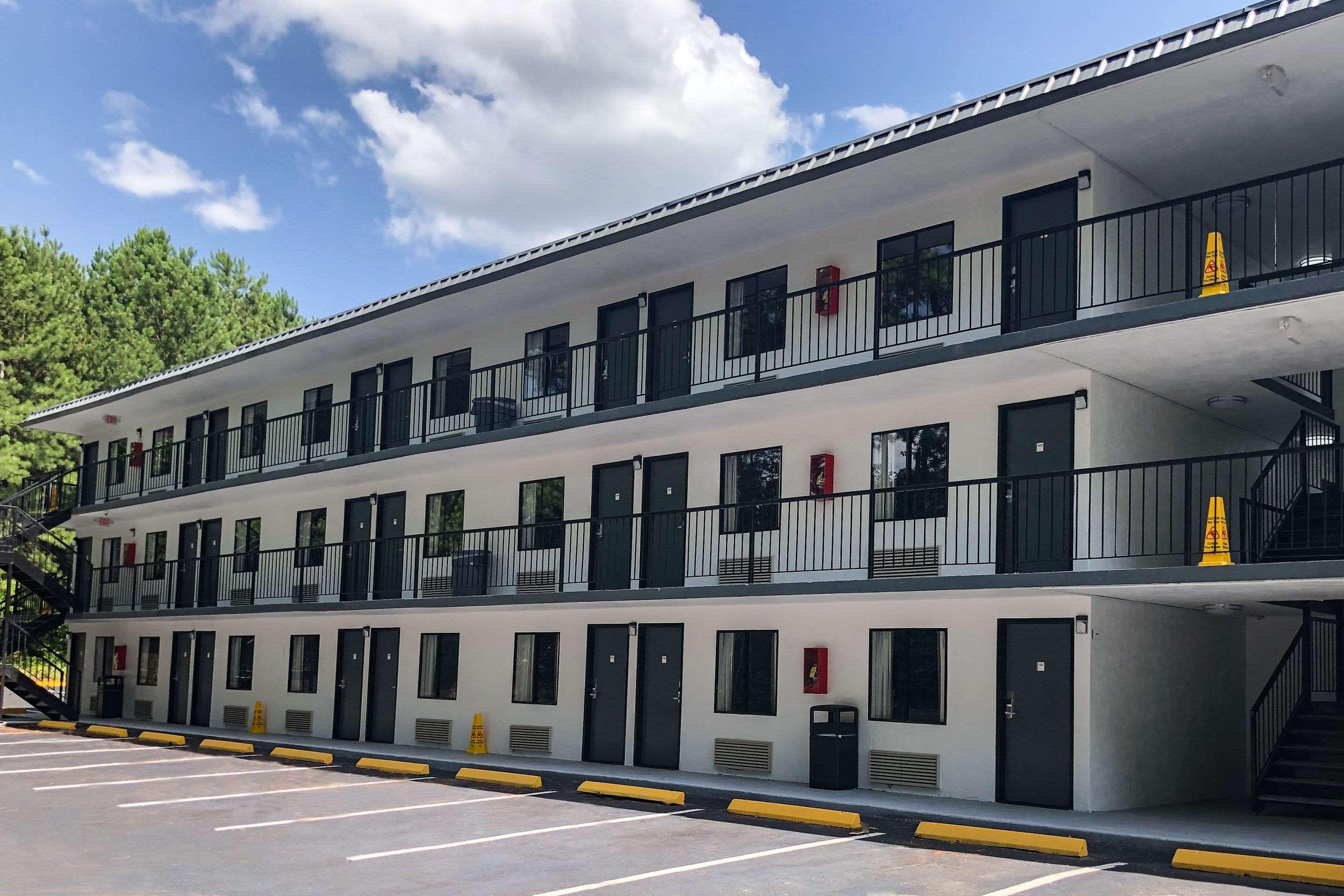 Econo Lodge Литония Екстериор снимка