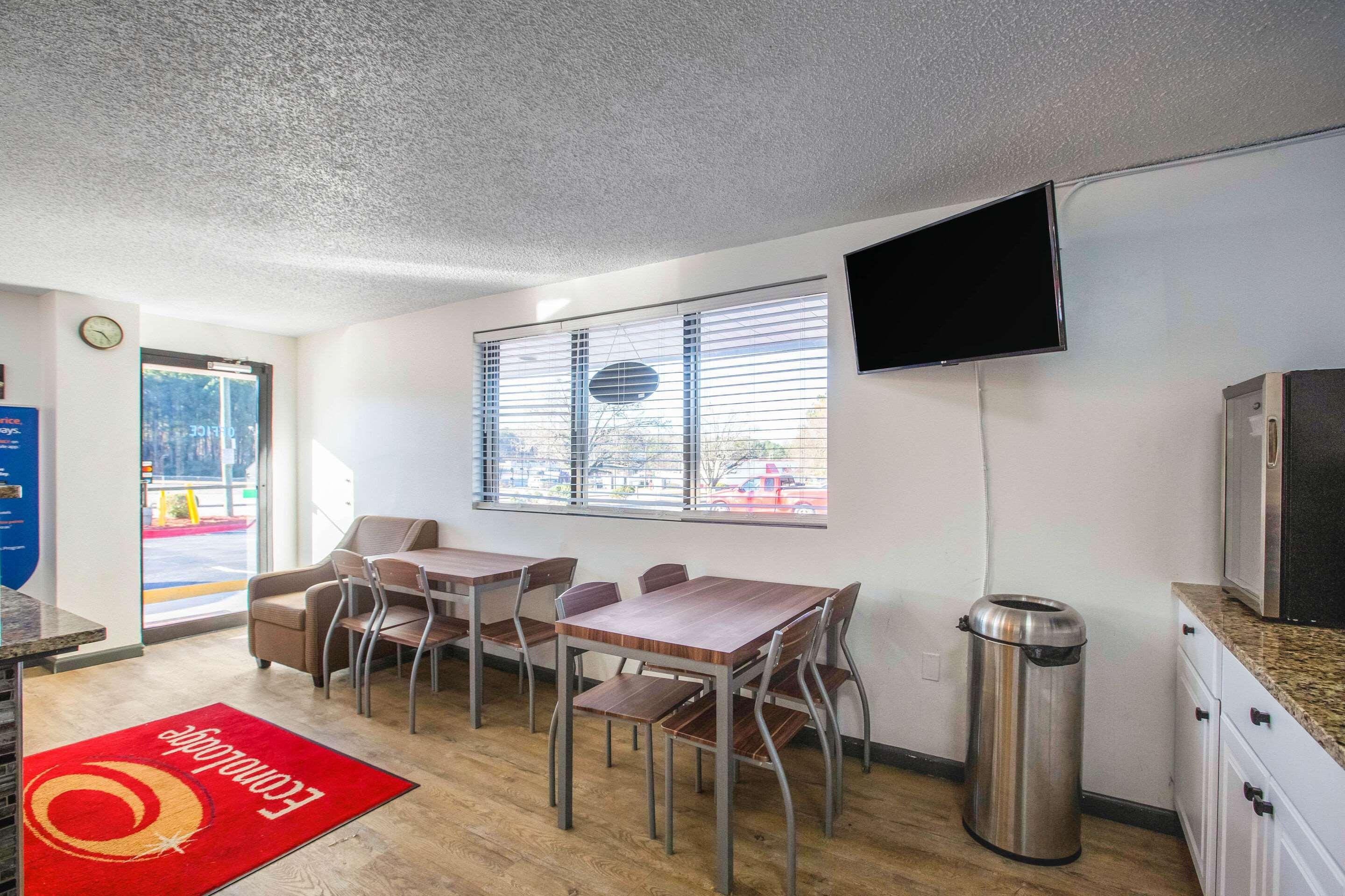 Econo Lodge Литония Екстериор снимка