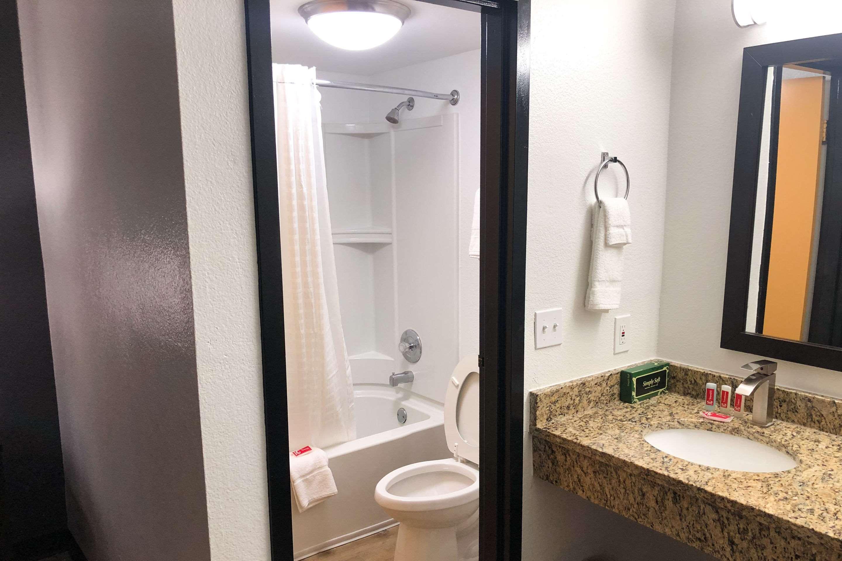 Econo Lodge Литония Екстериор снимка
